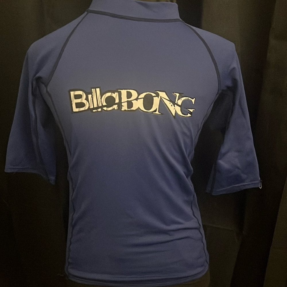 Billabong large short sleeve. rash guard. Slim fit. Fits like a small.